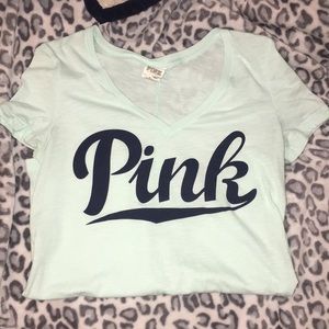 X-Small Pink t-shirt. No stains. Barely worn 😃